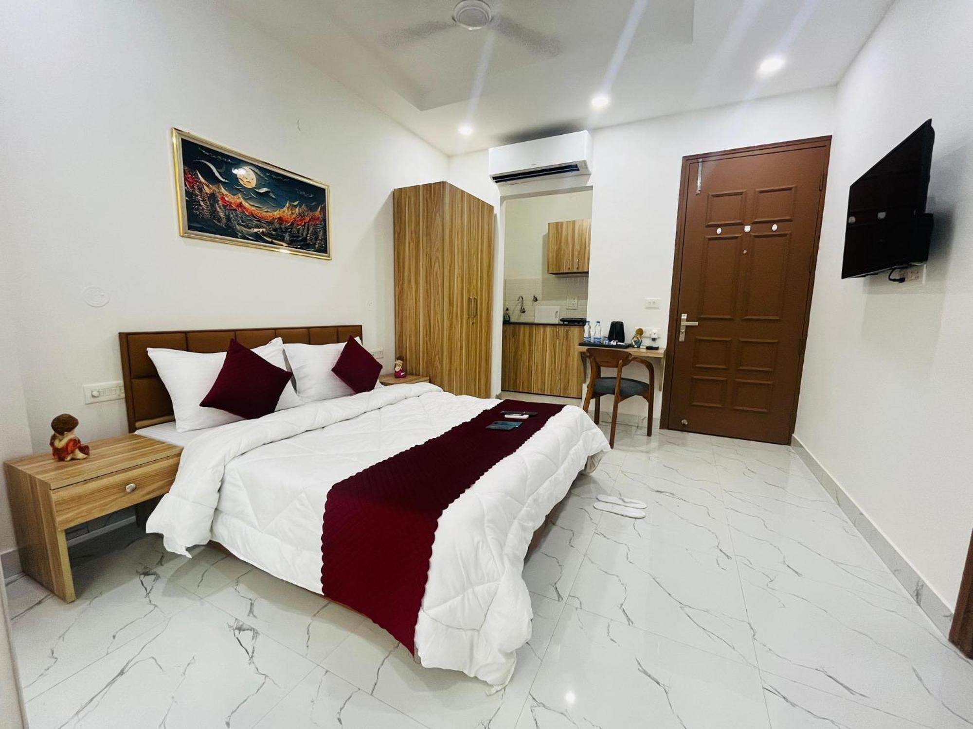 The Lodgers Studio Apartment Infront Of Artemis Hospital Gurugram Gurgaon Bagian luar foto