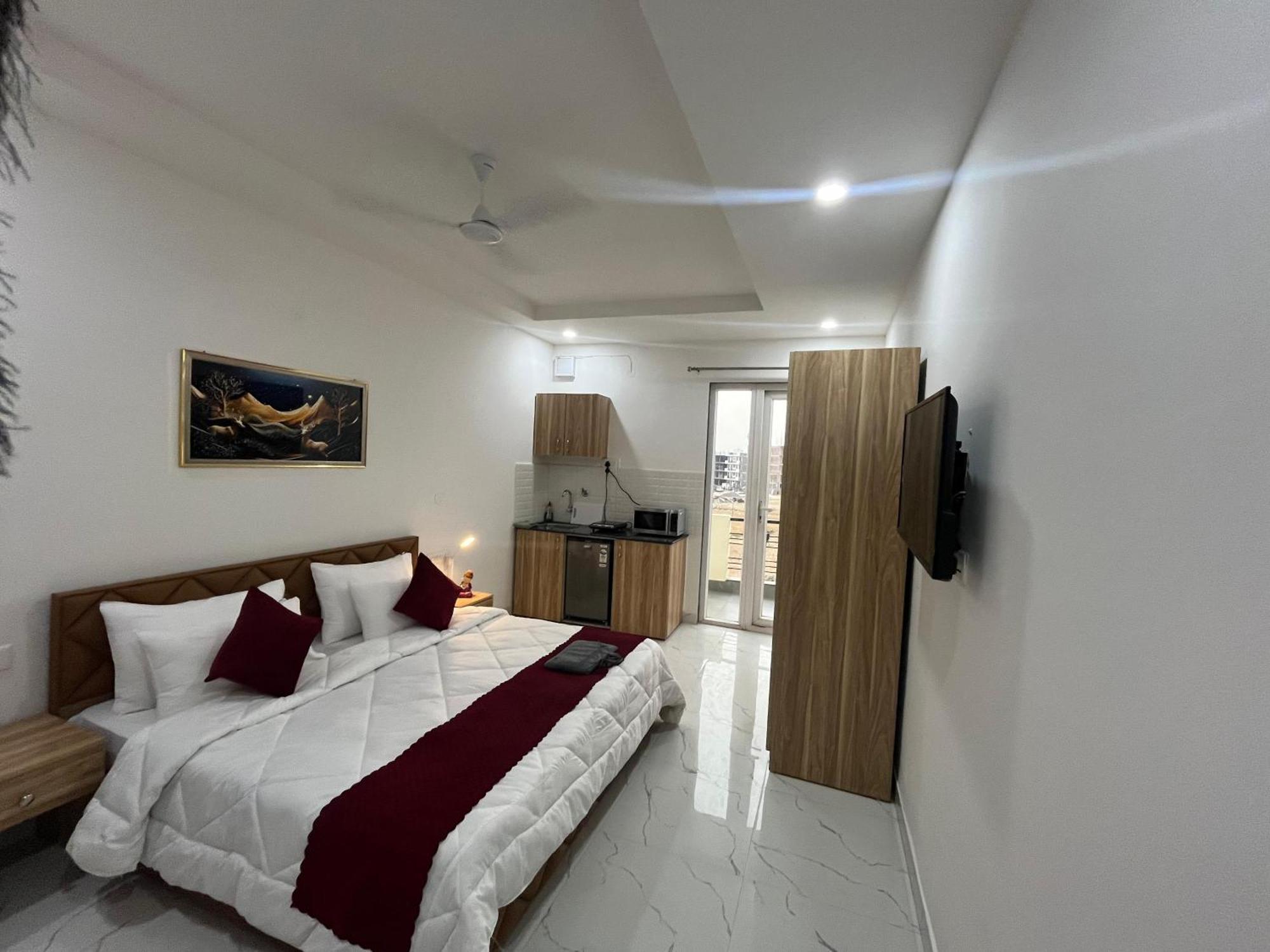 The Lodgers Studio Apartment Infront Of Artemis Hospital Gurugram Gurgaon Bagian luar foto