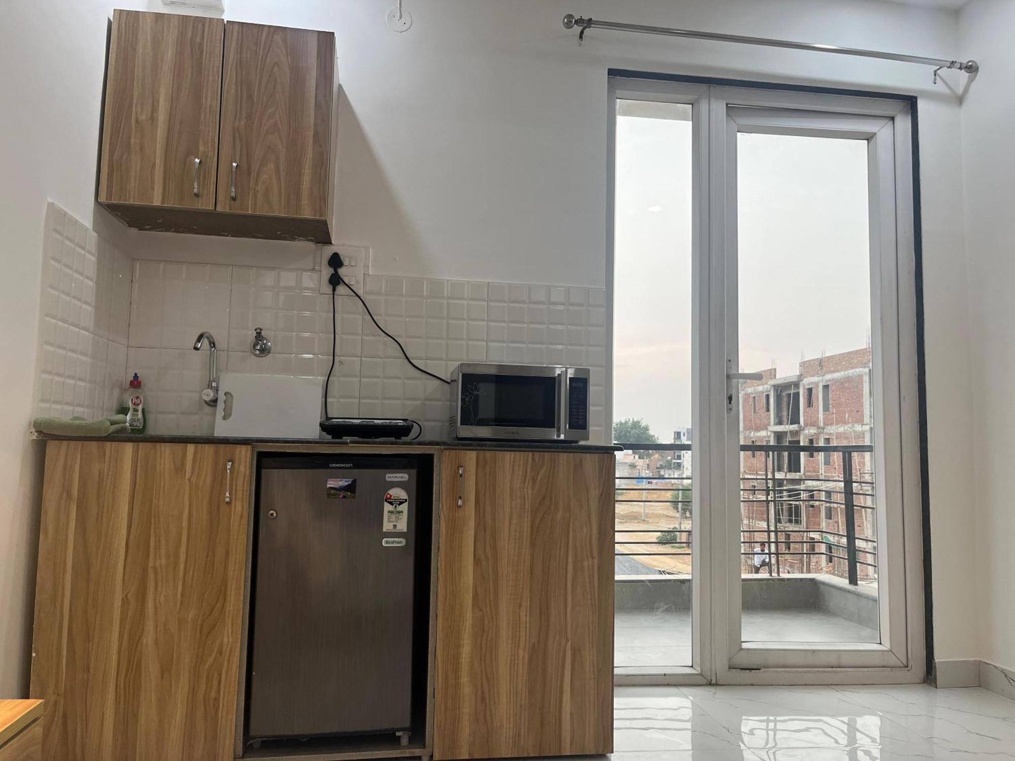 The Lodgers Studio Apartment Infront Of Artemis Hospital Gurugram Gurgaon Bagian luar foto