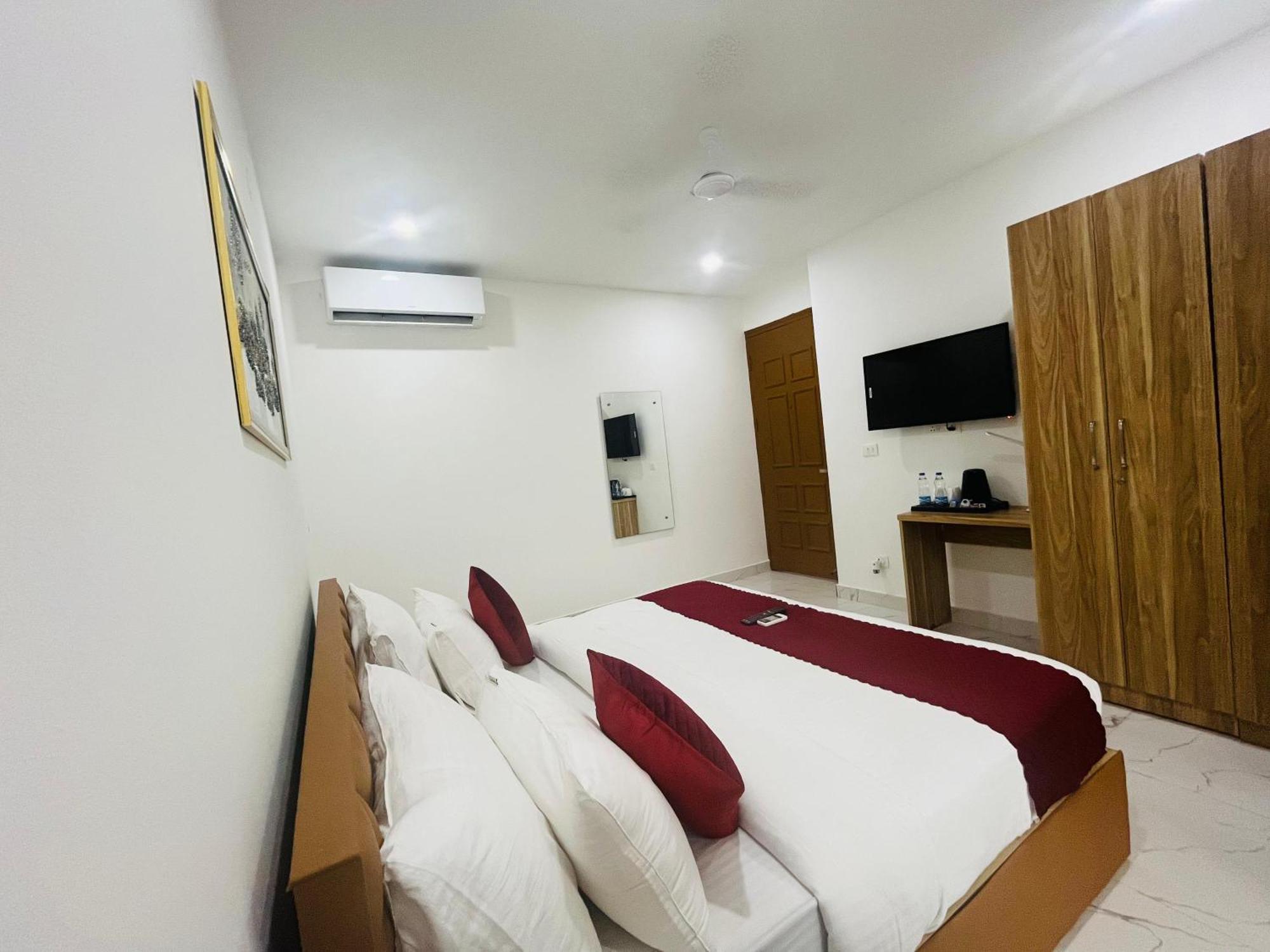 The Lodgers Studio Apartment Infront Of Artemis Hospital Gurugram Gurgaon Bagian luar foto