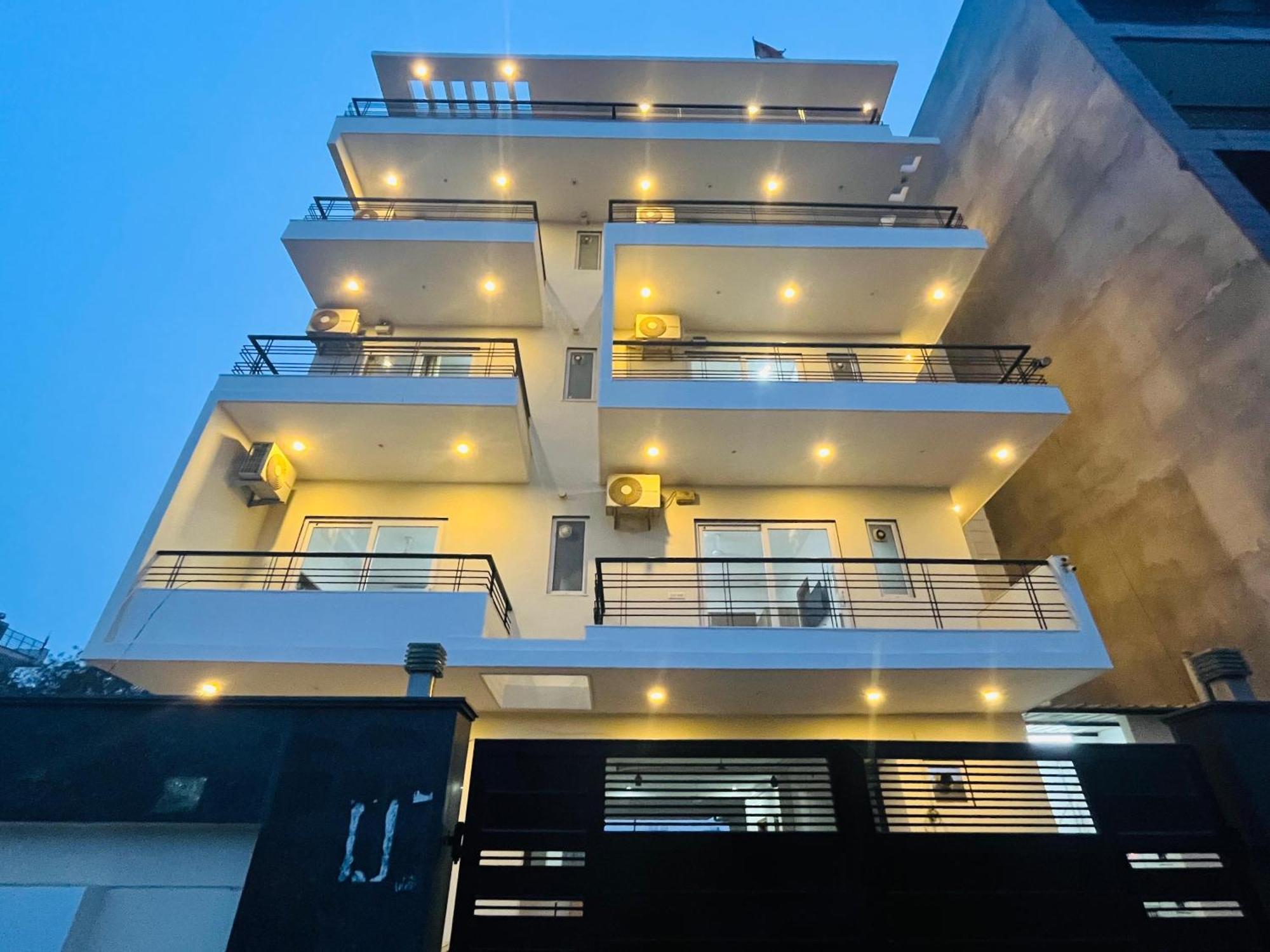 The Lodgers Studio Apartment Infront Of Artemis Hospital Gurugram Gurgaon Bagian luar foto