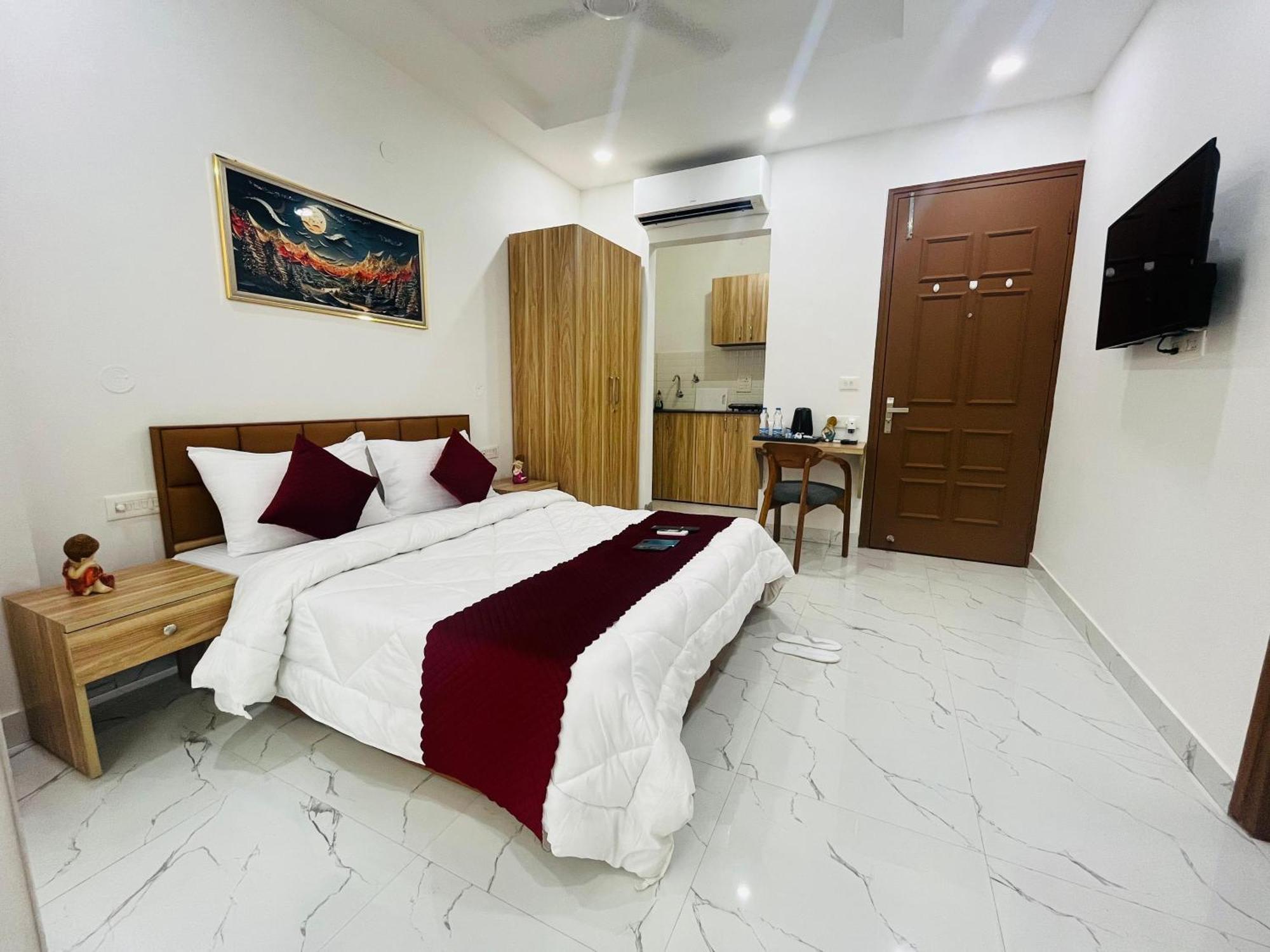 The Lodgers Studio Apartment Infront Of Artemis Hospital Gurugram Gurgaon Bagian luar foto
