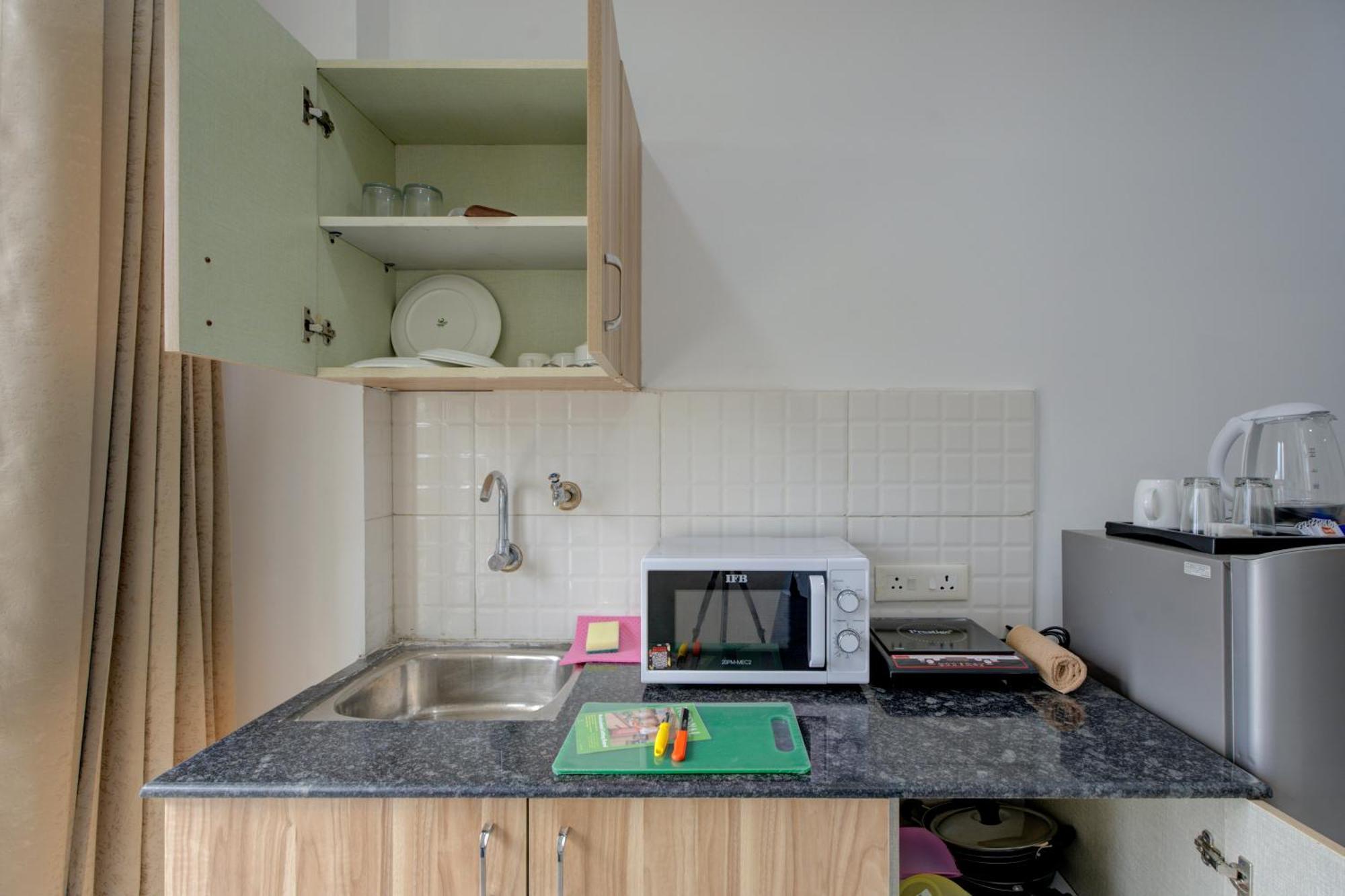 The Lodgers Studio Apartment Infront Of Artemis Hospital Gurugram Gurgaon Bagian luar foto