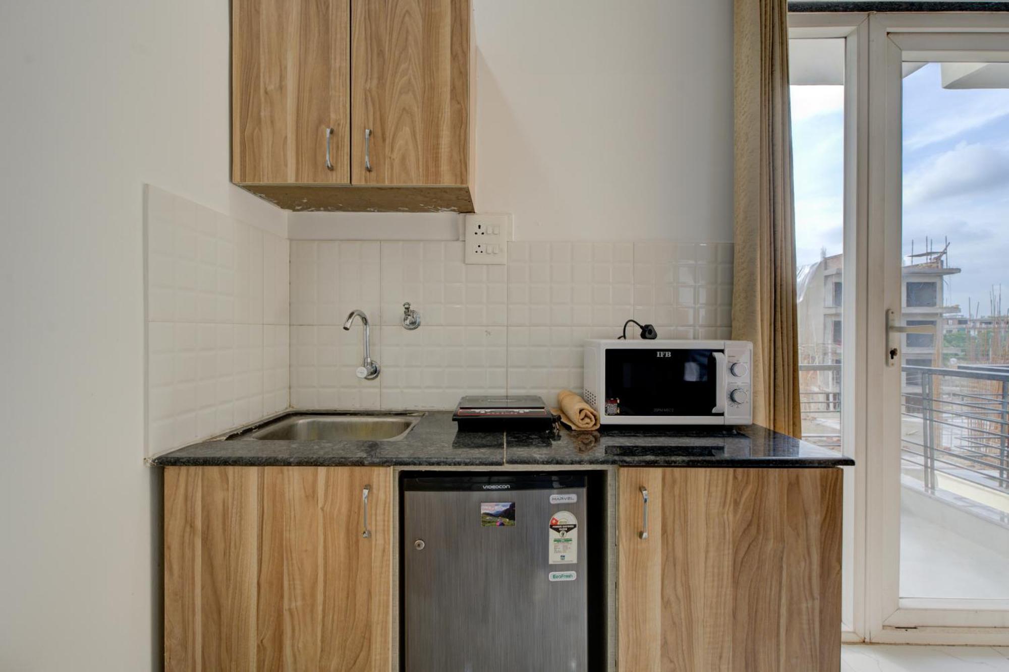 The Lodgers Studio Apartment Infront Of Artemis Hospital Gurugram Gurgaon Bagian luar foto