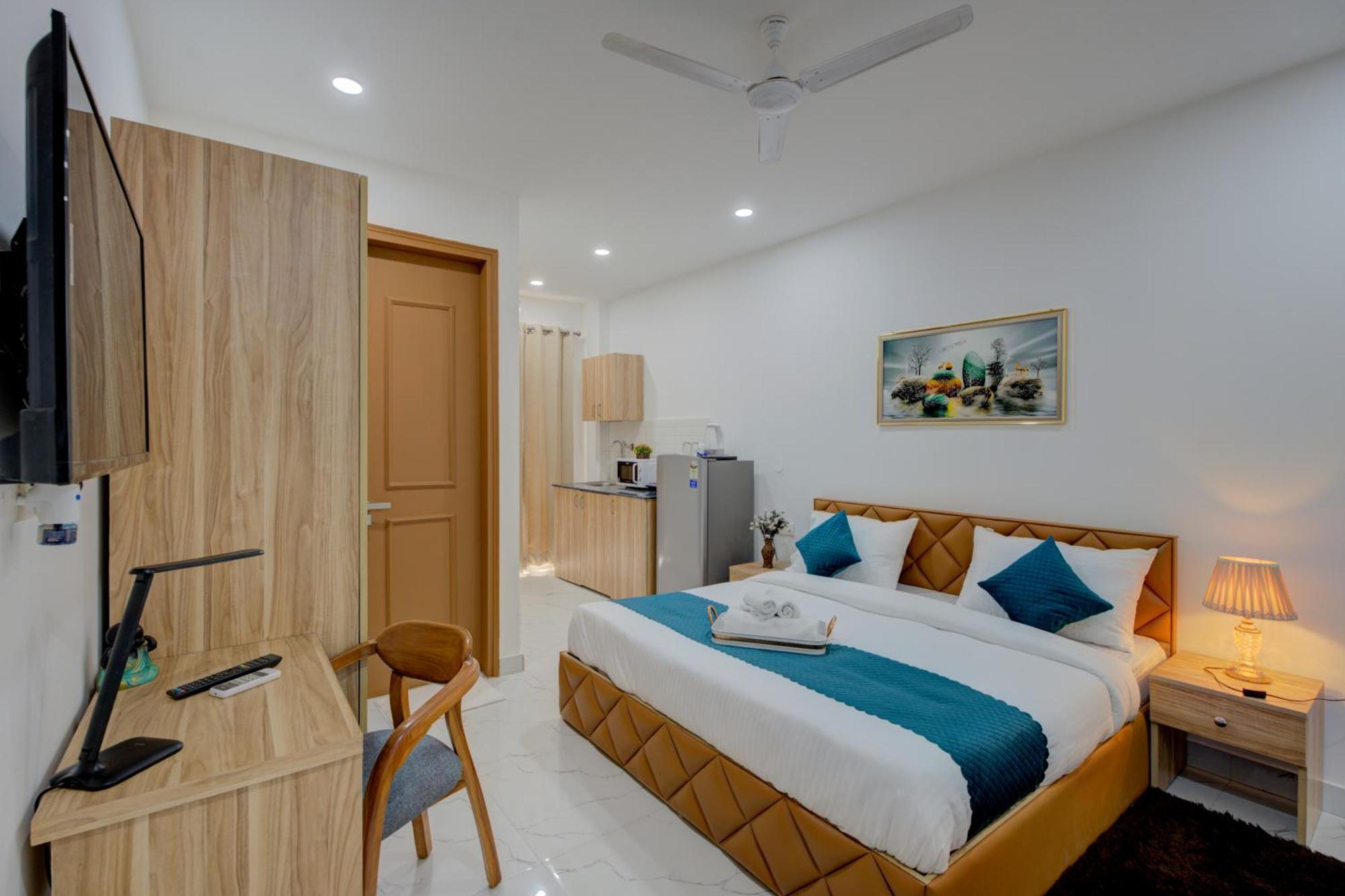 The Lodgers Studio Apartment Infront Of Artemis Hospital Gurugram Gurgaon Bagian luar foto