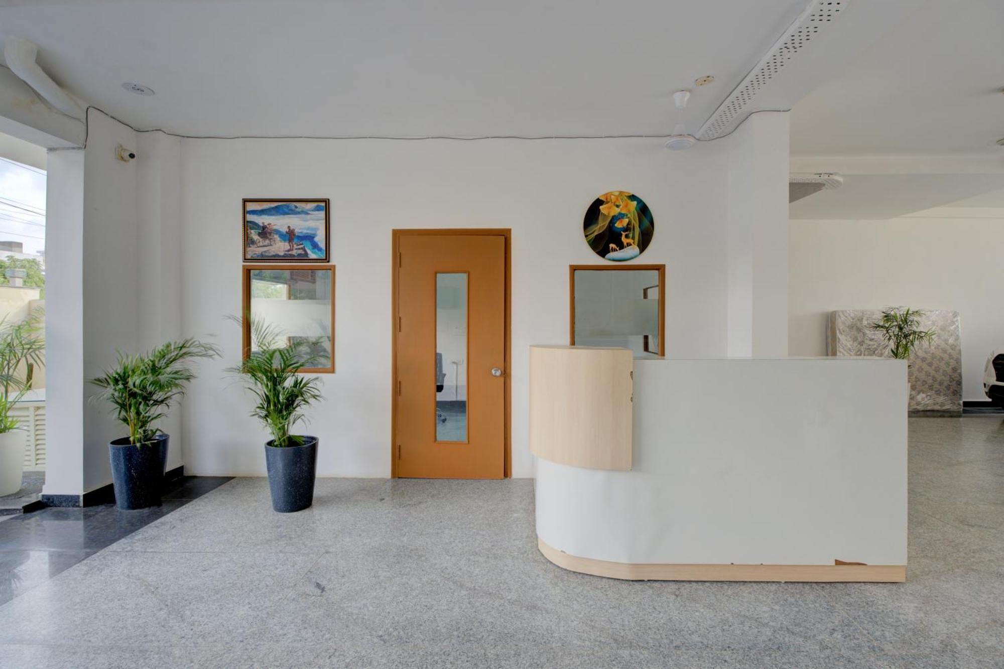 The Lodgers Studio Apartment Infront Of Artemis Hospital Gurugram Gurgaon Bagian luar foto
